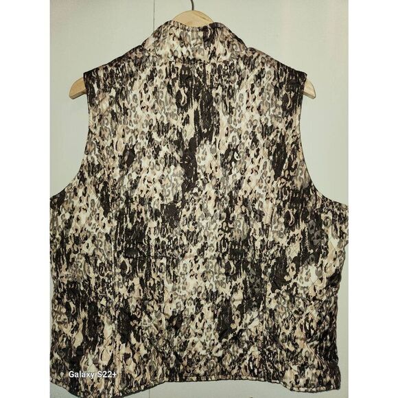 V17 CJ Banks Quilted Brown Camo Vest - Picture 8 of 9
